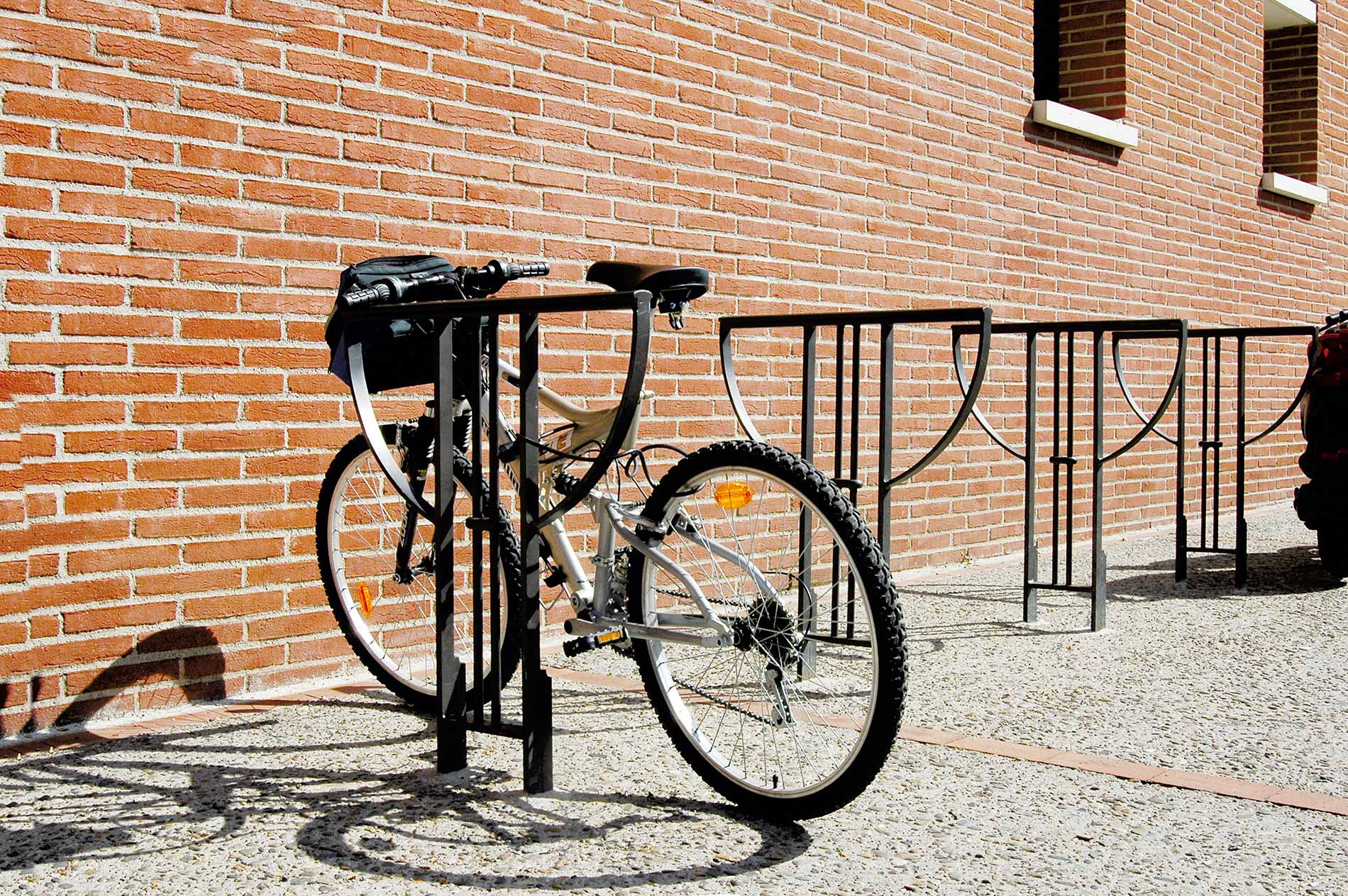 Appui vélos AGORA conçu et fabriqué par Aréa mobilier urbain
