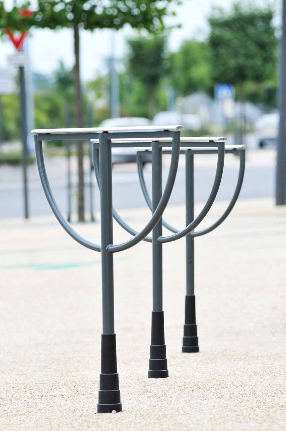 Appui vélos METROPOLIS conçu et fabriqué par Aréa mobilier urbain