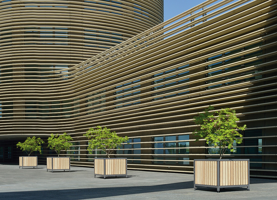Bac d'orangerie MAZAGAN en lame de bois de 55 millimètre conçu et fabriqué par Aréa mobilier urbain