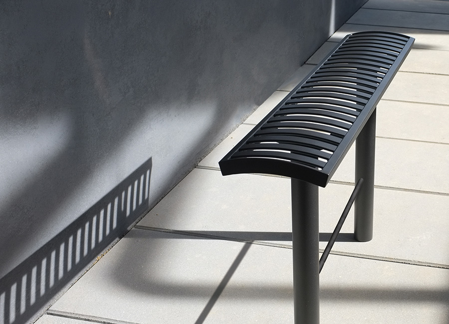 Assis-debout HALIFAX conçu et fabriqué par Aréa mobilier urbain
