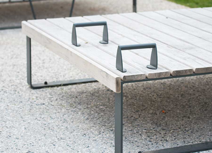 Banc double à pectoraux OXYGENE conçu et fabriqué par Aréa mobilier urbain