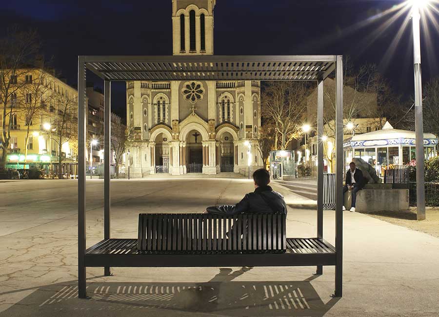 Banc KYOTO conçu et fabriqué par Aréa mobilier urbain