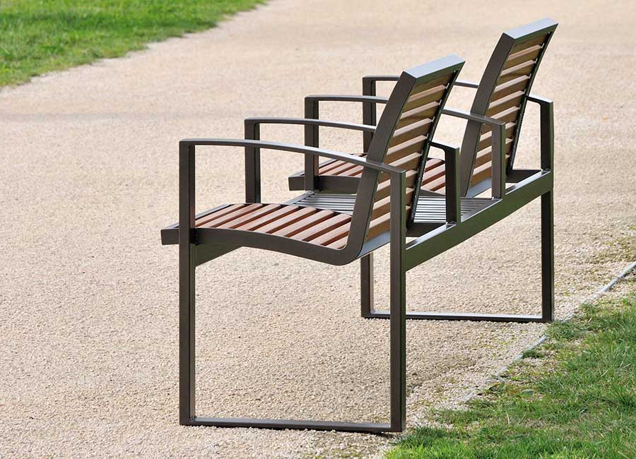 Banc NEWPORT BOIS conçu et fabriqué par Aréa mobilier urbain