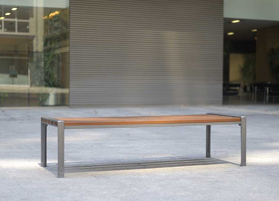 Banc simple ATHENES BOIS conçu et fabriqué par Aréa mobilier urbain