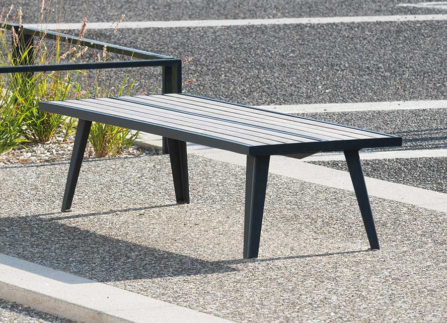 Banc simple ATLANTA BOIS conçu et fabriqué par Aréa mobilier urbain