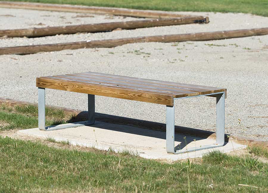 Banc simple ATLANTIQUE BOIS conçu et fabriqué par Aréa mobilier urbain