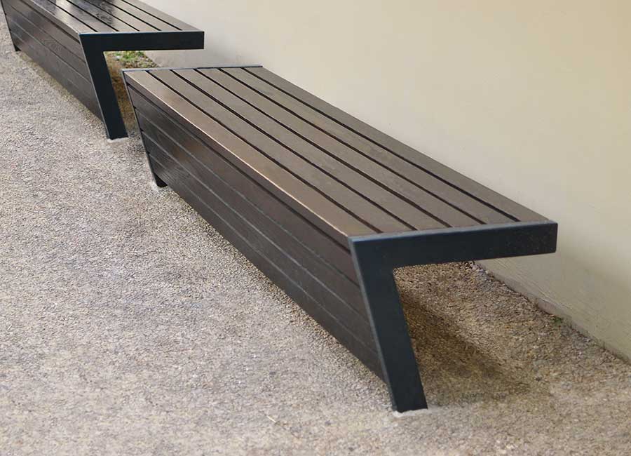 Banc simple MONTGENEVRE BOIS conçu et fabriqué par Aréa mobilier urbain