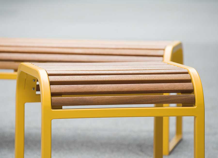 Banc simple NICE BOIS conçu et fabriqué par Aréa mobilier urbain