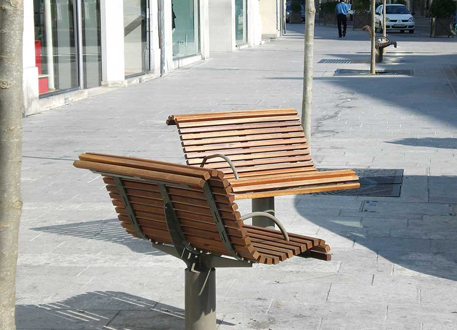 Banc VENISE BOIS conçu et fabriqué par Aréa mobilier urbain