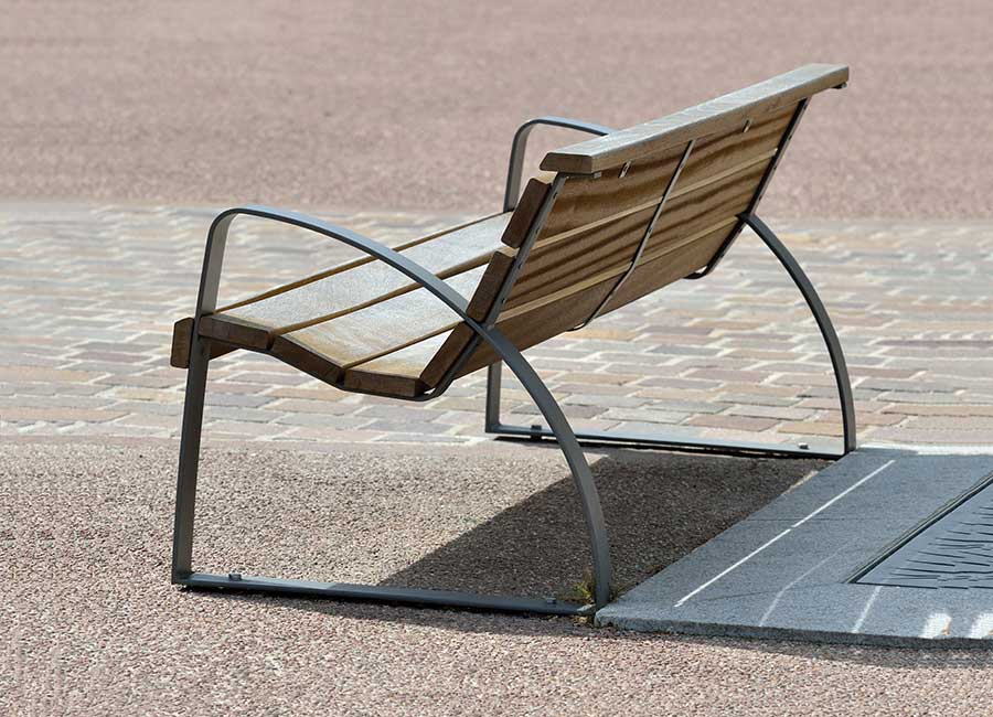 Banc VIENNE BOIS conçu et fabriqué par Aréa mobilier urbain