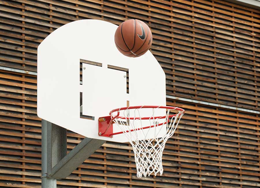 But de Basket HARLEM conçu et fabriqué par Aréa mobilier urbain