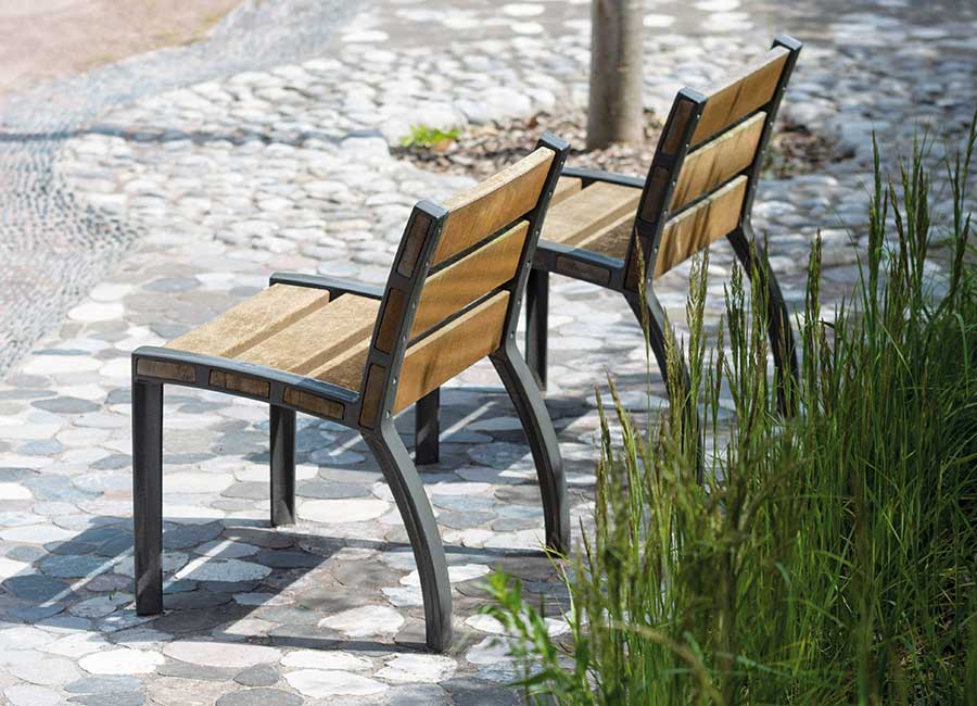 Chaise ATHENES BOIS conçu et fabriqué par Aréa mobilier urbain