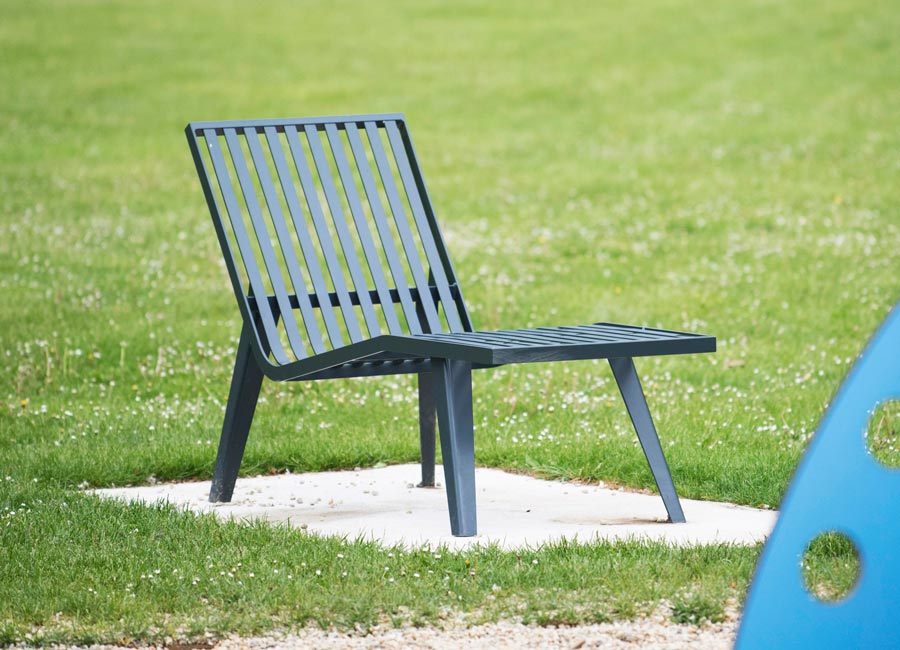 Chaise longue MICHIGAN conçu et fabriqué par Aréa mobilier urbain