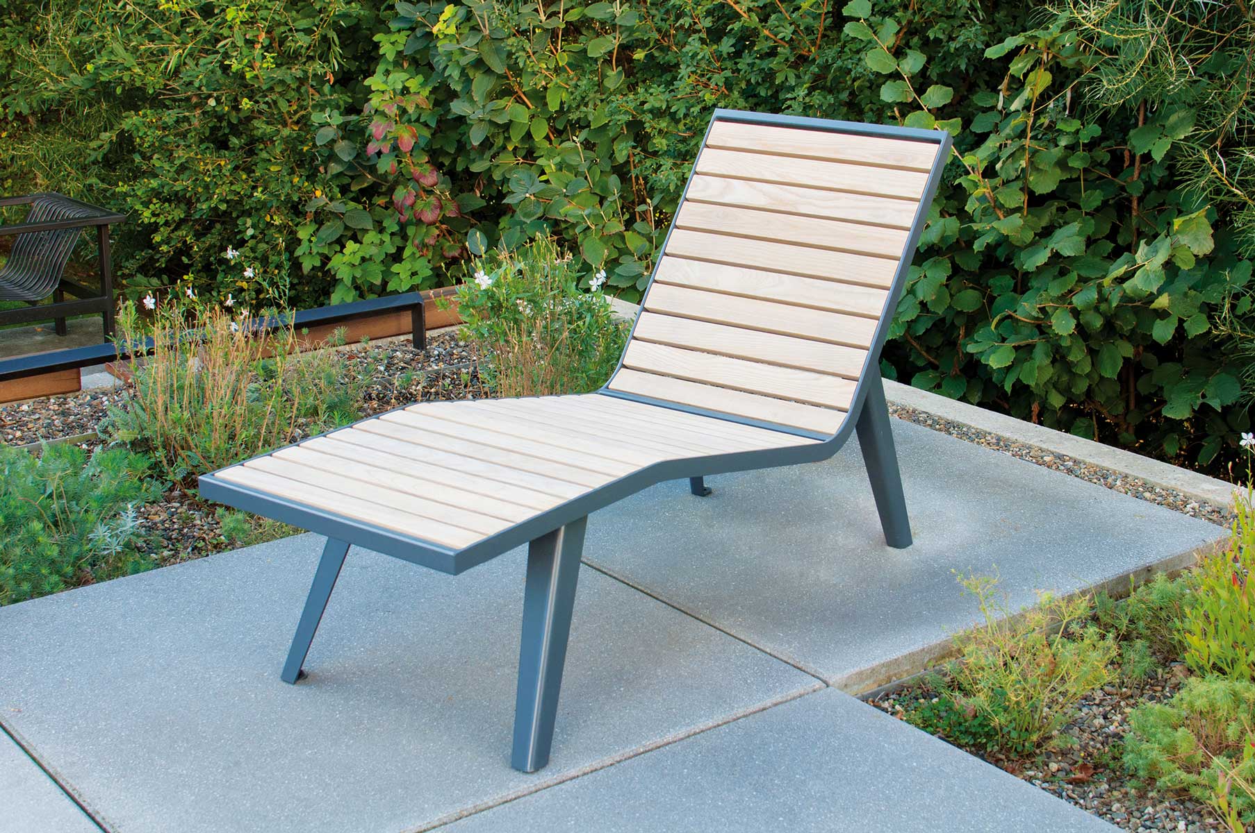 Chaise longue MICHIGAN BOIS conçu et fabriqué par Aréa mobilier urbain