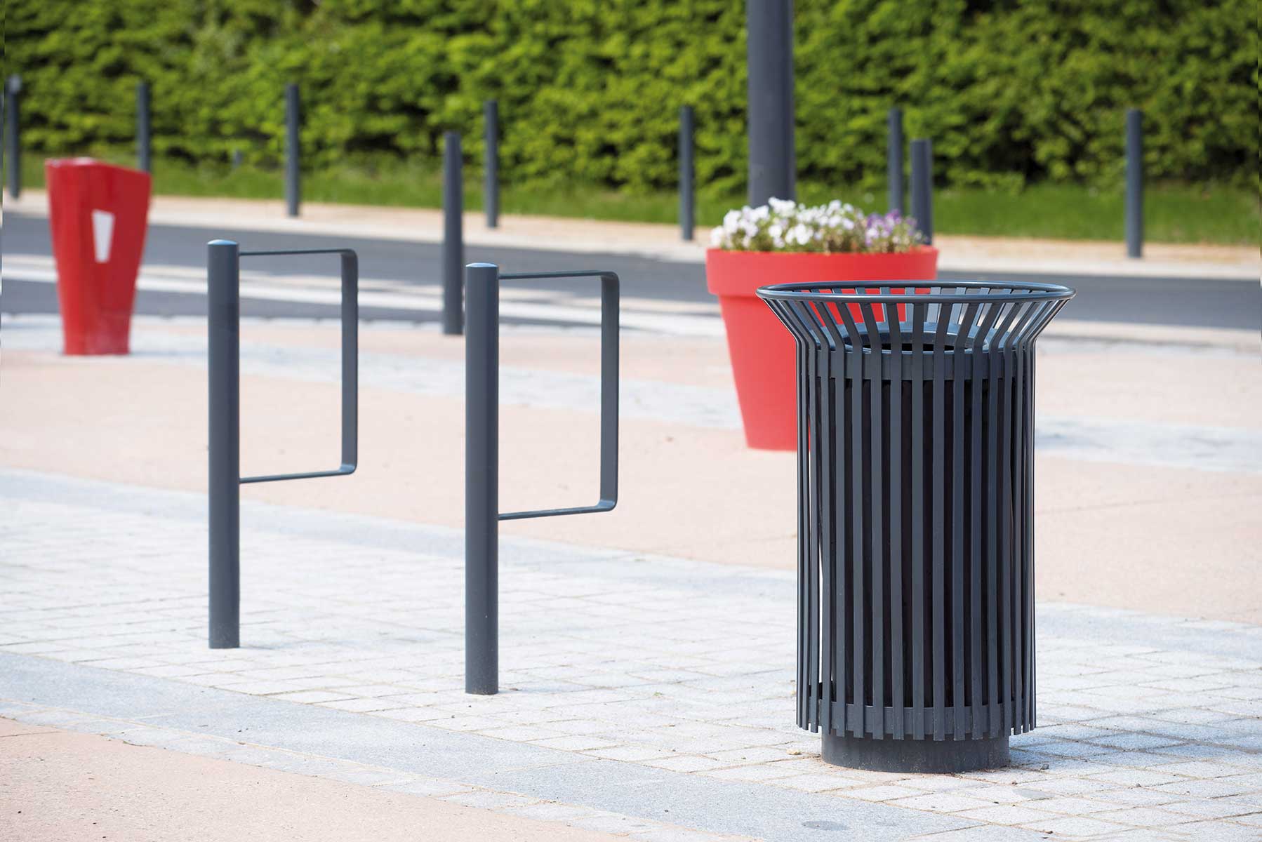 Meuble poubelle tri sélectif pour espace public