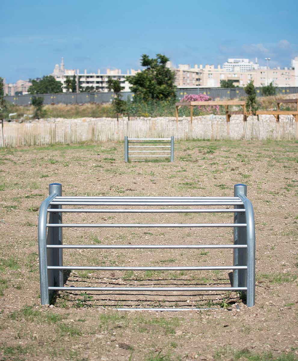 Cage de mini-foot OXYGENE conçu et fabriqué par Aréa mobilier urbain