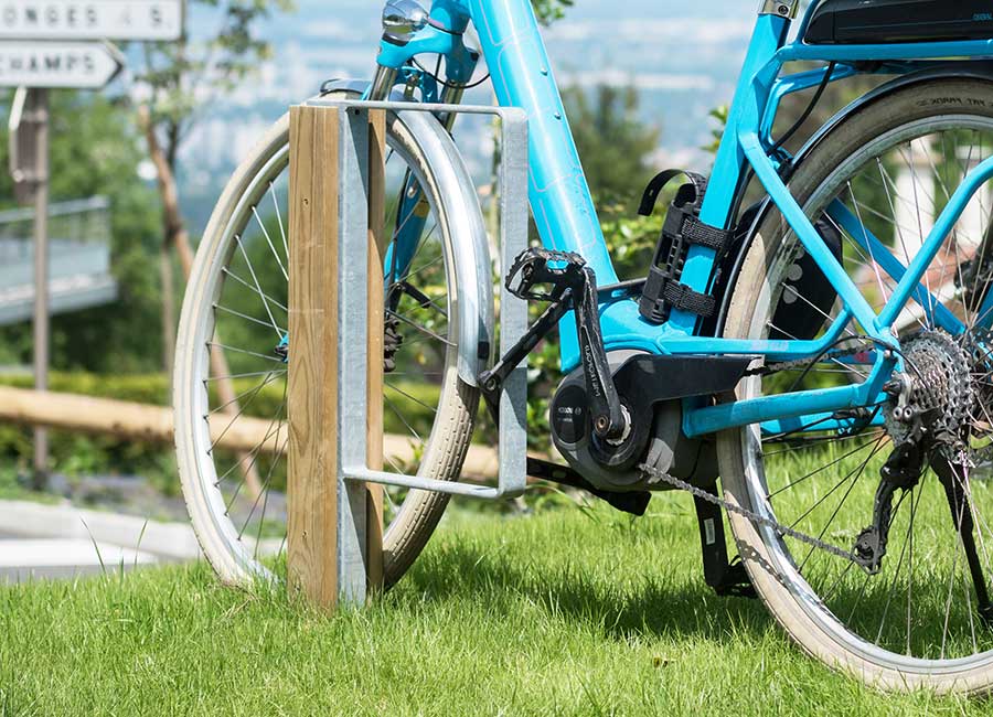 Parc vélos UNIVERS conçu et fabriqué par Aréa mobilier urbain