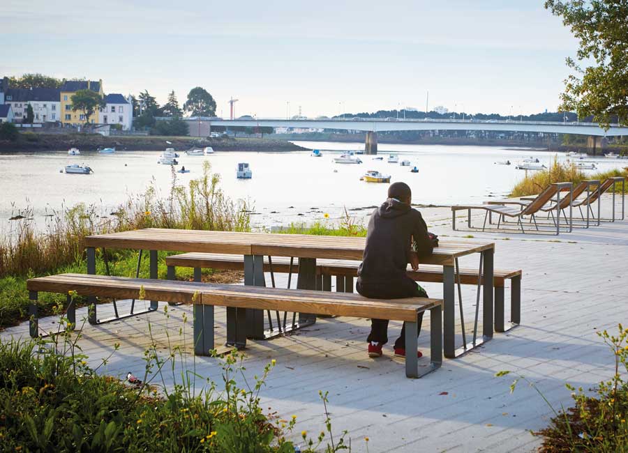 Ensemble de pique-nique ATLANTIQUE BOIS conçu et fabriqué par Aréa mobilier urbain