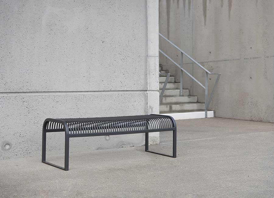 Banc simple NICE conçu et fabriqué par Aréa mobilier urbain