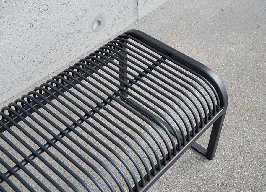 Banc simple NICE conçu et fabriqué par Aréa mobilier urbain