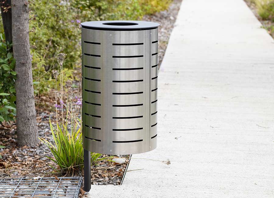 Corbeille 34L MARGUERITE INOX conçu et fabriqué par Aréa mobilier urbain