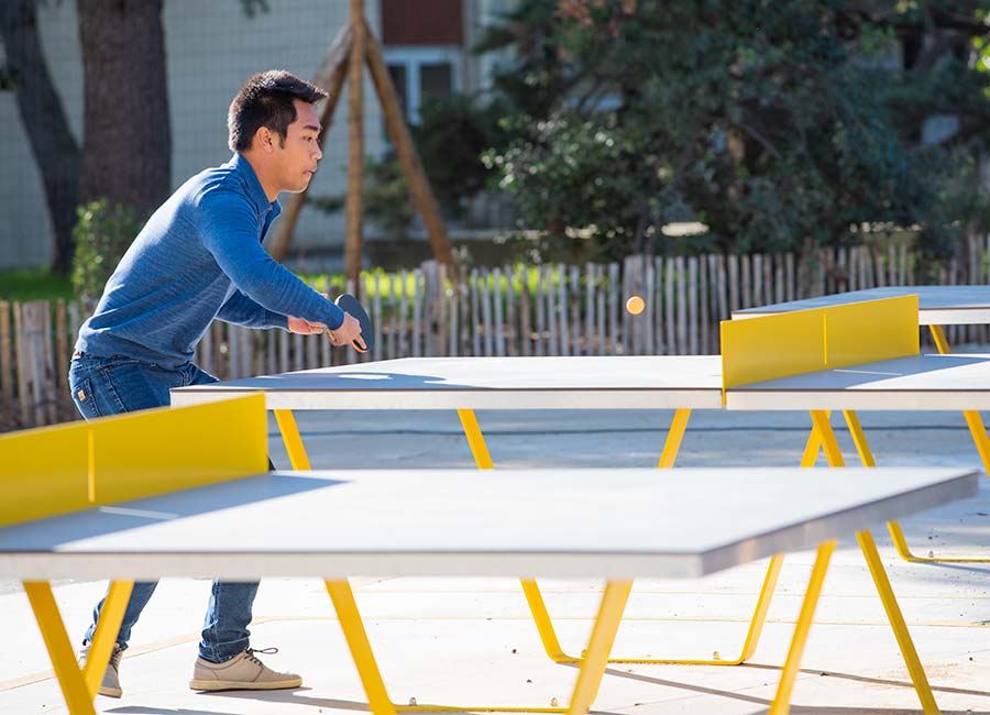 Table de ping-pong OXYGENE conçu et fabriqué par Aréa mobilier urbain