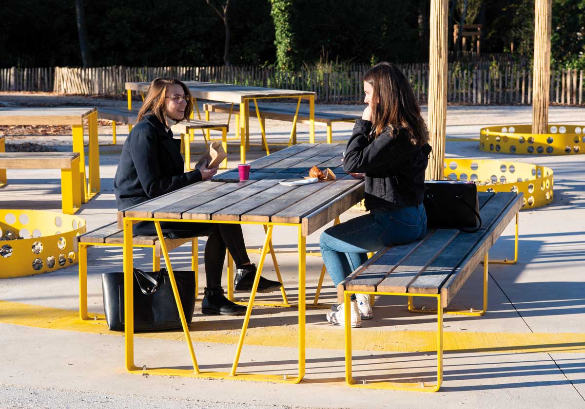 Ensemble de pique-nique ATLANTIQUE BOIS conçu et fabriqué par Aréa mobilier urbain