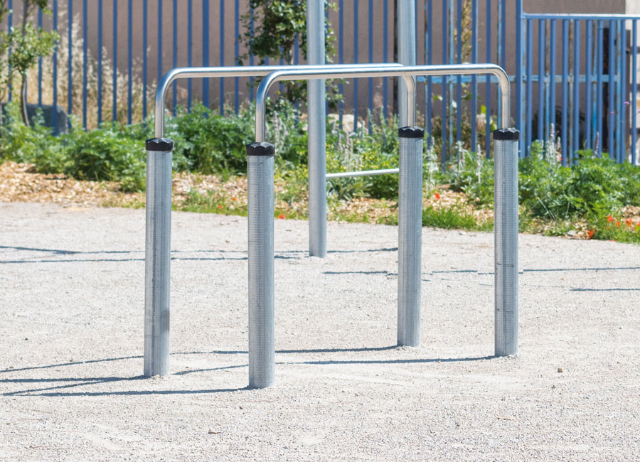 Barres parallèles OXYGENE conçu et fabriqué par Aréa mobilier urbain