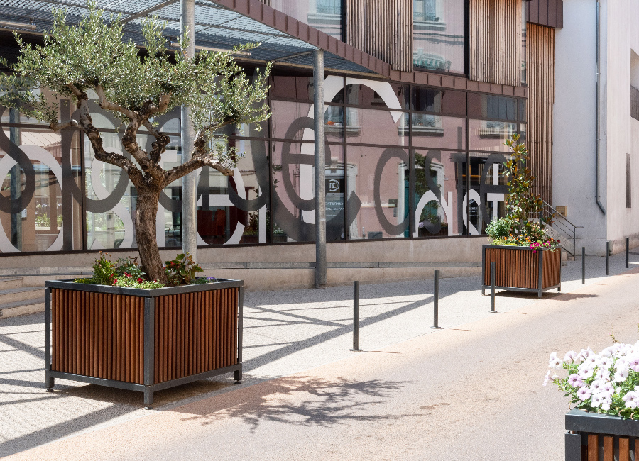 Bac d'orangerie MAZAGAN en lame de bois de 30 millimètre conçu et fabriqué par Aréa mobilier urbain