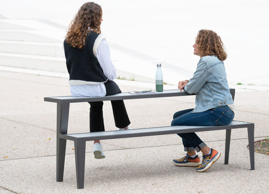 Table banc Chicago aluminium conçu et fabriqué par Aréa mobilier urbain