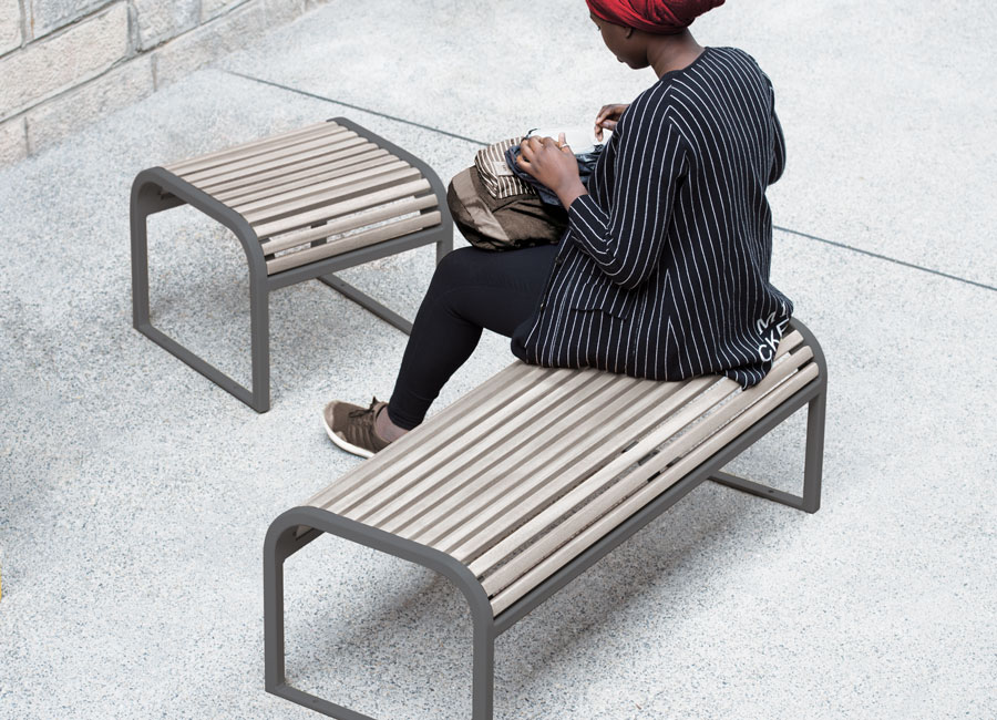 Banc simple NICE BOIS conçu et fabriqué par Aréa mobilier urbain