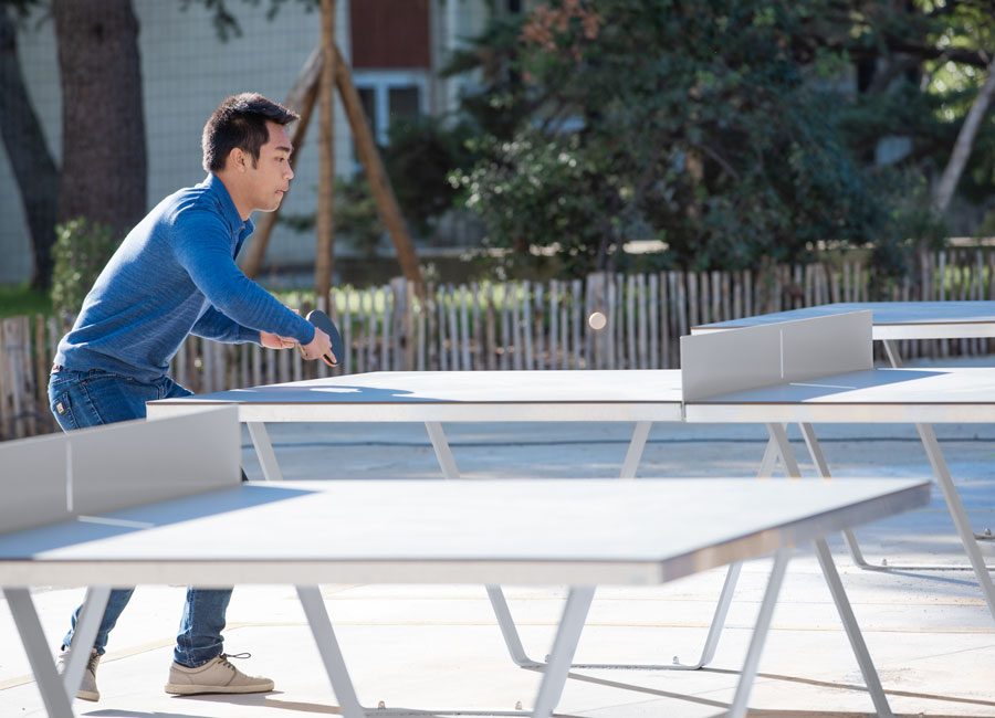 Table de ping-pong OXYGENE conçu et fabriqué par Aréa mobilier urbain