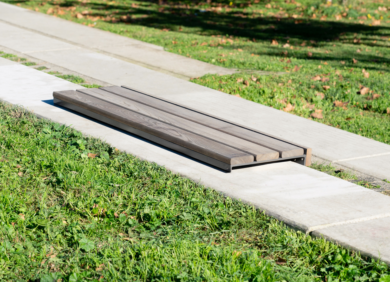 Assise sur muret Atlantique conçue et fabriquée par Aréa mobilier urbain