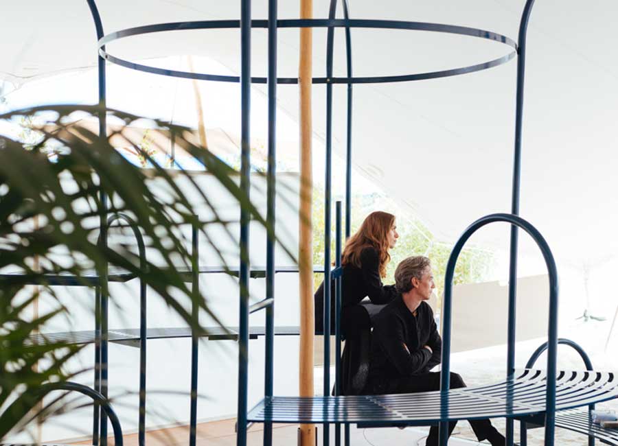 Collaboration entre Rui Hua, Caroline Roux et Aréa mobilier urbain autour du projet Endless Pavillon présenté à Cannes