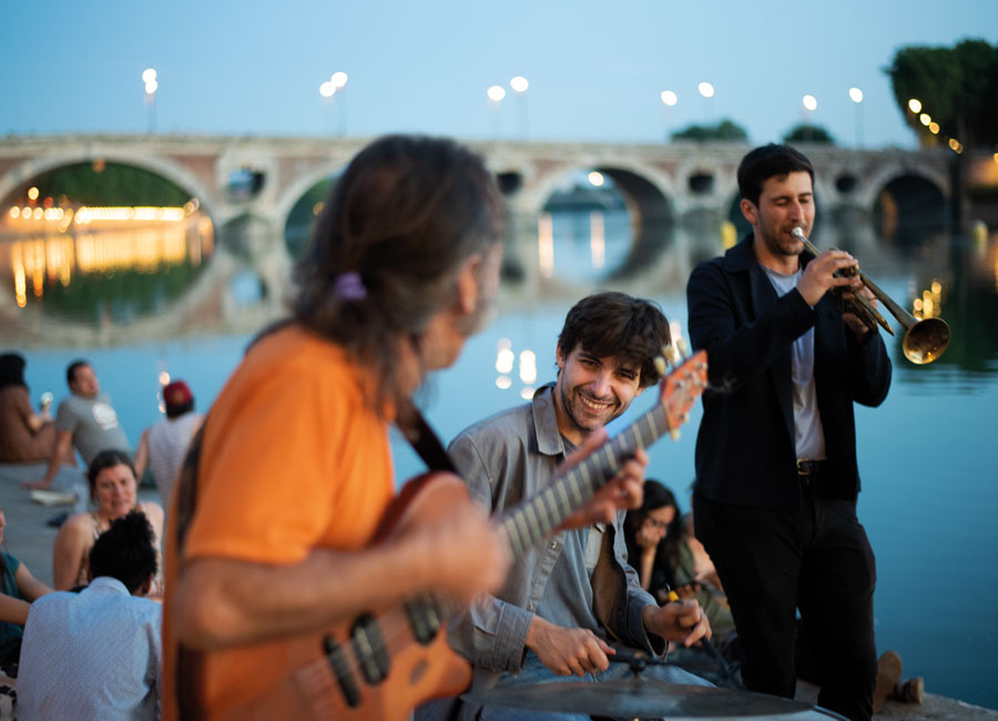 Photo extraite du livre Dehors de Jean Belondrade et Yann Yves Corlouër édité par Area mobilier urbain