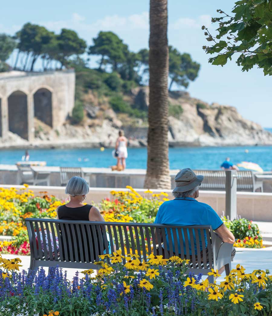 Interview d’Éric Salliot de l’agence Frys par Aréa mobilier urbain sur la Refonte du front de mer de Banyuls-sur-mer